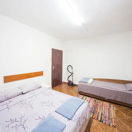Krum Str - Basic Flat Apartment Burgas
