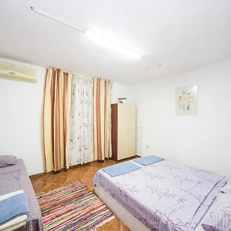 Center - Basic Flat - 10 Min To The Beach Apartamento Burgas