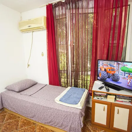 Center - Basic Flat - 10 Min To The Beach Burgas